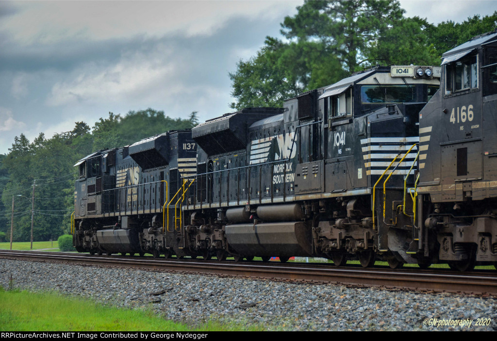 A pair of SD70ACe's